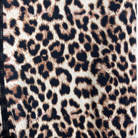 ZYIA Leopard Scrunchy What 7/8 Leggings - Picture 4 of 8